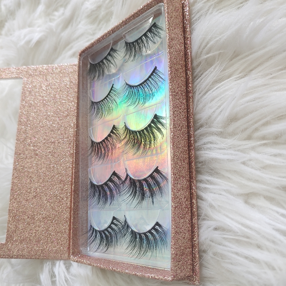 Lash Book - Picture 3 of 6